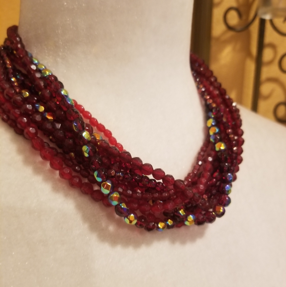 Vintage Red Beaded Necklace - Picture 2 of 3